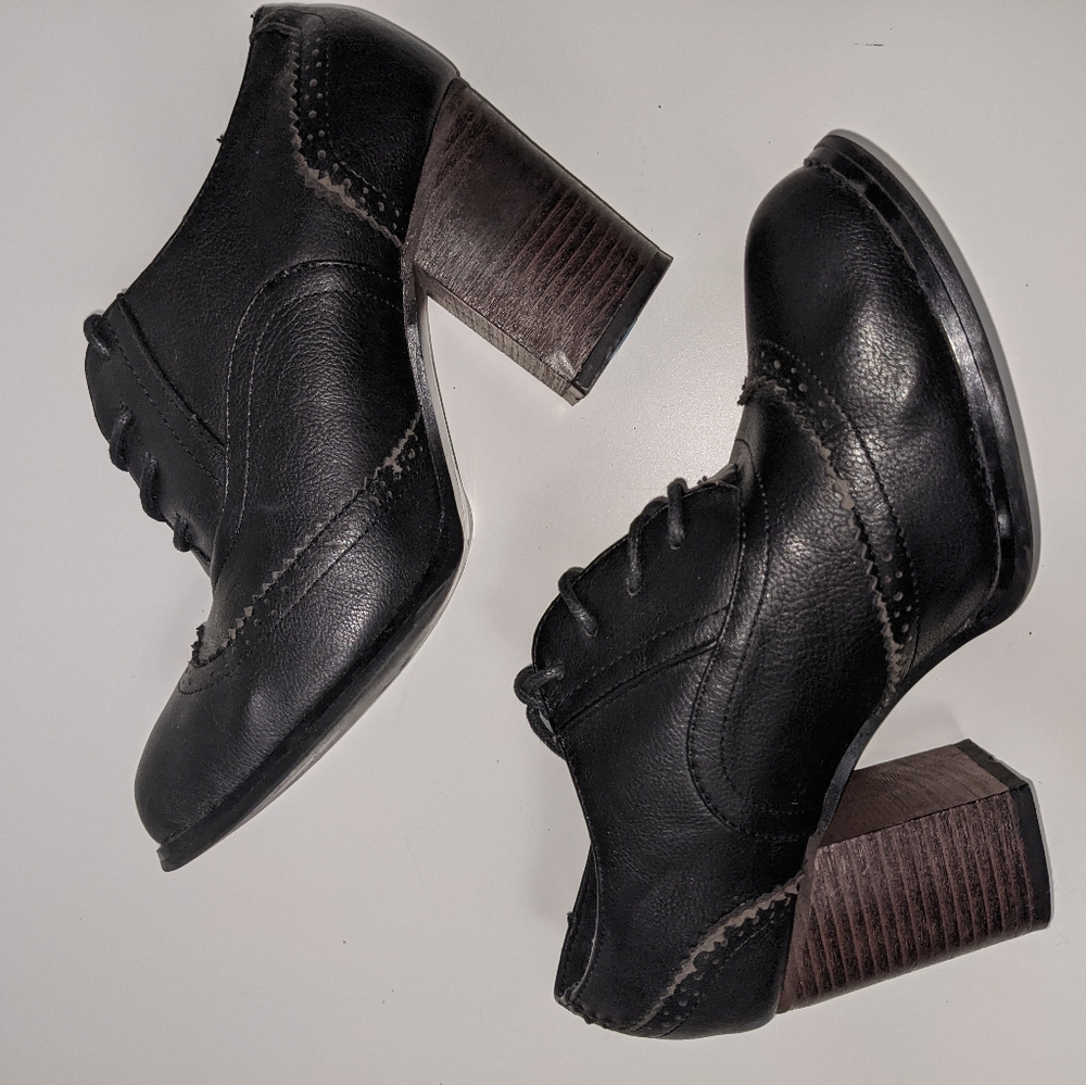 Vintage style oxford heels